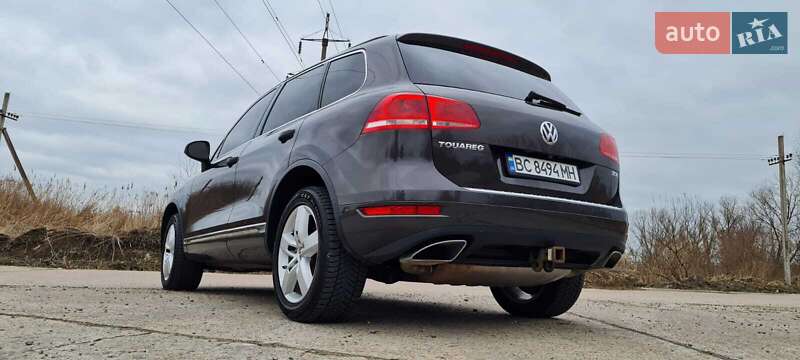 Внедорожник / Кроссовер Volkswagen Touareg 2012 в Львове