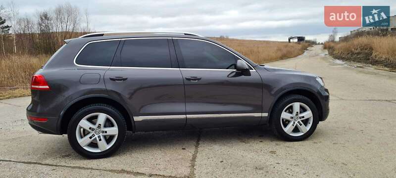 Внедорожник / Кроссовер Volkswagen Touareg 2012 в Львове