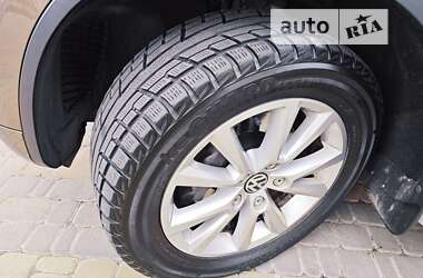 Внедорожник / Кроссовер Volkswagen Touareg 2014 в Киеве