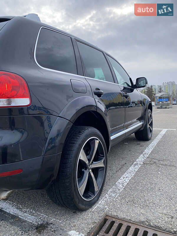 Внедорожник / Кроссовер Volkswagen Touareg 2005 в Самборе