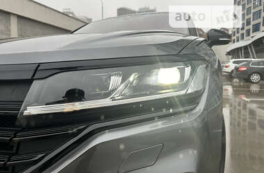 Внедорожник / Кроссовер Volkswagen Touareg 2022 в 
