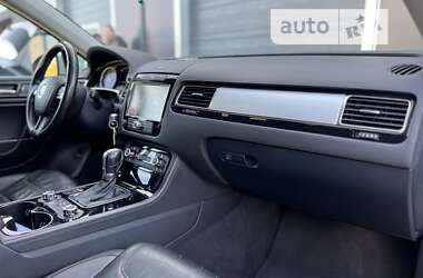 Внедорожник / Кроссовер Volkswagen Touareg 2014 в Луцке