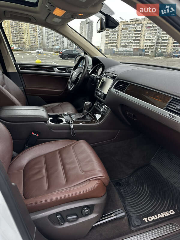 Внедорожник / Кроссовер Volkswagen Touareg 2012 в Киеве фото 8 Внедорожник / Кроссовер Volkswagen Touareg 2012 в Киеве