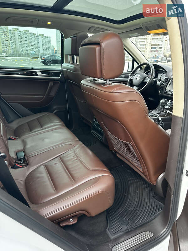 Внедорожник / Кроссовер Volkswagen Touareg 2012 в Киеве фото 13 Внедорожник / Кроссовер Volkswagen Touareg 2012 в Киеве