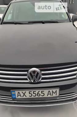 Позашляховик / Кросовер Volkswagen Touareg 2015 в Харкові