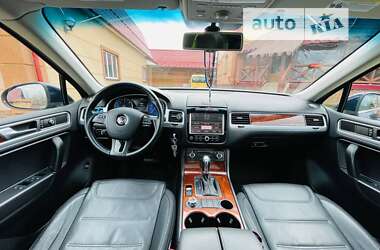 Внедорожник / Кроссовер Volkswagen Touareg 2012 в Бурштыне