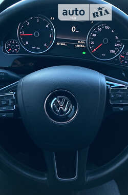 Позашляховик / Кросовер Volkswagen Touareg 2013 в Умані