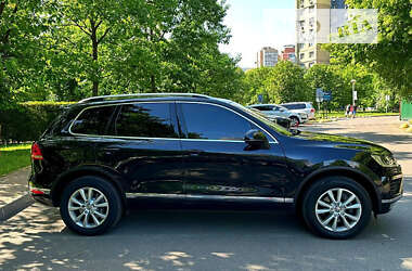 Внедорожник / Кроссовер Volkswagen Touareg 2014 в Львове