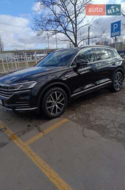 Позашляховик / Кросовер Volkswagen Touareg 2018 в Києві