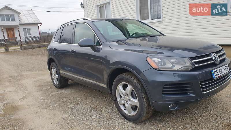 Внедорожник / Кроссовер Volkswagen Touareg 2013 в Черновцах