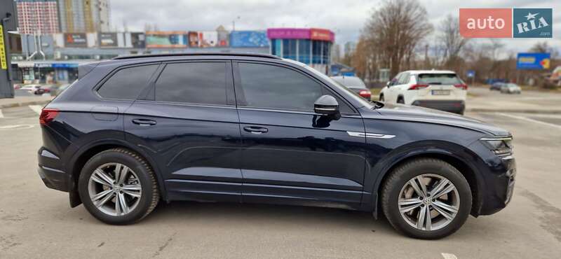 Позашляховик / Кросовер Volkswagen Touareg 2021 в Києві