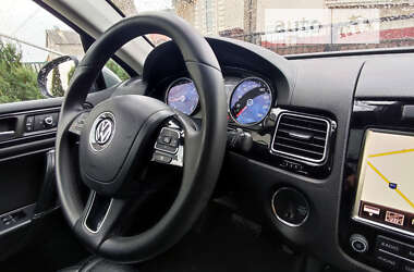 Внедорожник / Кроссовер Volkswagen Touareg 2012 в Хмельницком