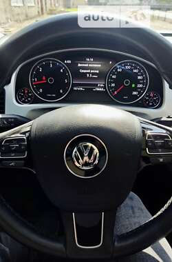 Внедорожник / Кроссовер Volkswagen Touareg 2014 в Вижнице