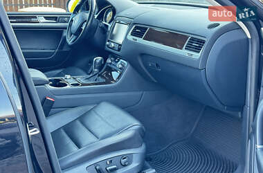 Внедорожник / Кроссовер Volkswagen Touareg 2015 в 