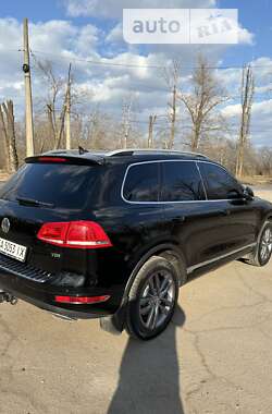 Позашляховик / Кросовер Volkswagen Touareg 2014 в Кривому Розі