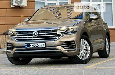 Позашляховик / Кросовер Volkswagen Touareg 2018 в Одесі