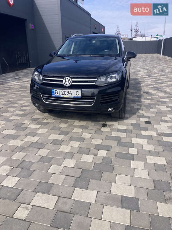 Внедорожник / Кроссовер Volkswagen Touareg 2010 в Полтаве