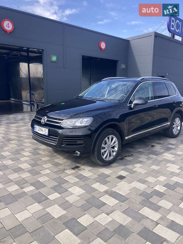 Внедорожник / Кроссовер Volkswagen Touareg 2010 в Полтаве