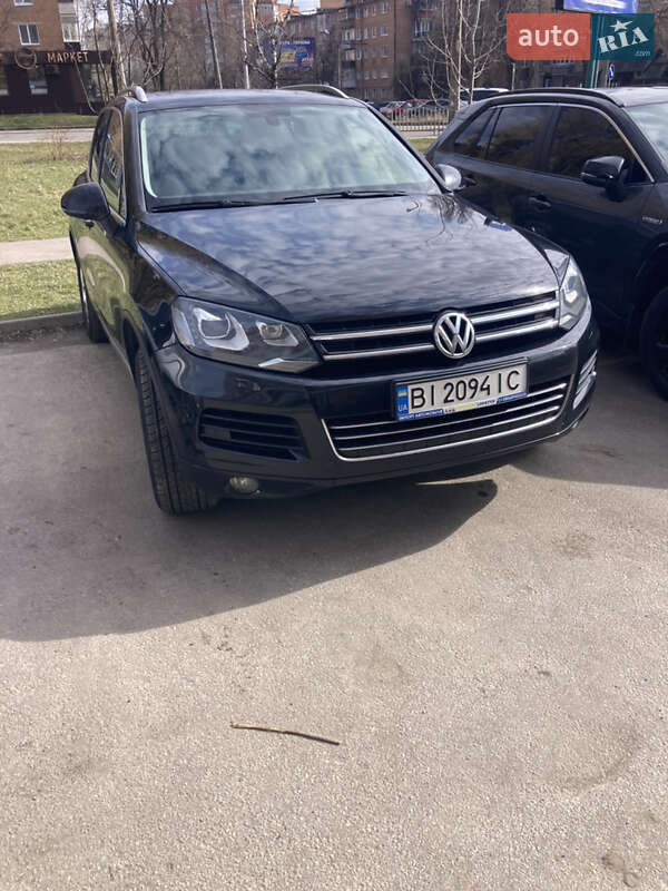 Внедорожник / Кроссовер Volkswagen Touareg 2010 в Полтаве