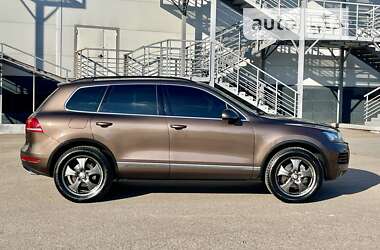 Внедорожник / Кроссовер Volkswagen Touareg 2014 в Одессе