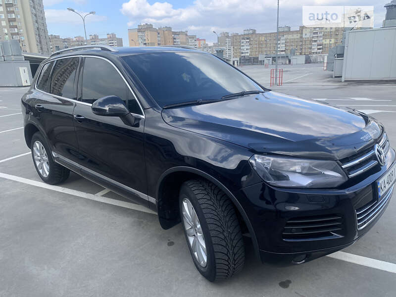 Внедорожник / Кроссовер Volkswagen Touareg 2010 в Киеве