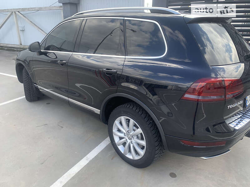 Внедорожник / Кроссовер Volkswagen Touareg 2010 в Киеве