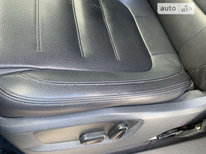 Внедорожник / Кроссовер Volkswagen Touareg 2010 в Киеве