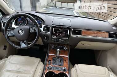 Позашляховик / Кросовер Volkswagen Touareg 2010 в Чернівцях