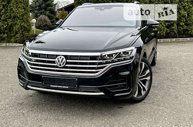 Позашляховик / Кросовер Volkswagen Touareg 2019 в Києві