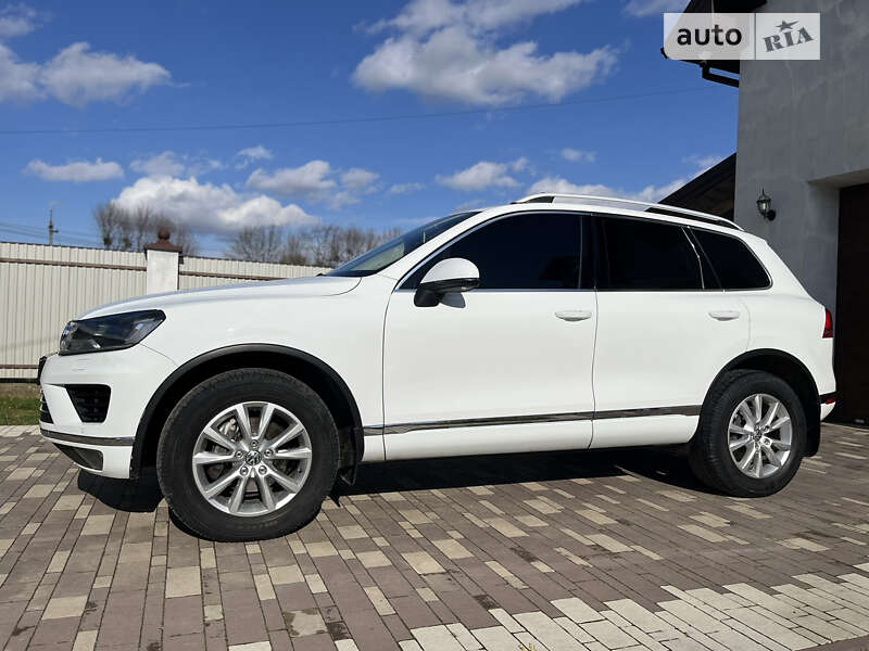 Внедорожник / Кроссовер Volkswagen Touareg 2016 в Стрые