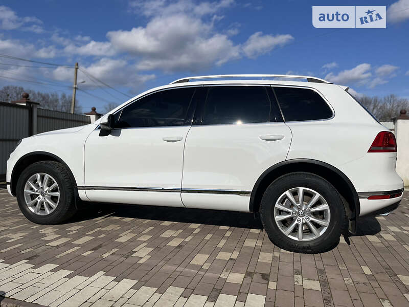 Внедорожник / Кроссовер Volkswagen Touareg 2016 в Стрые