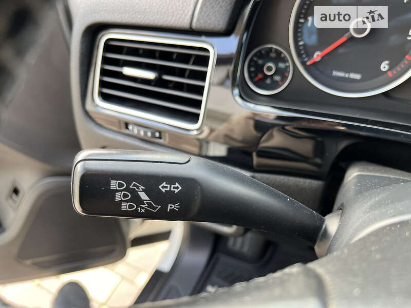 Внедорожник / Кроссовер Volkswagen Touareg 2016 в Стрые