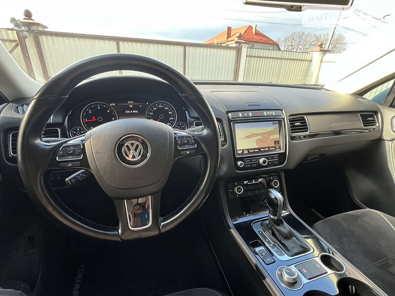 Внедорожник / Кроссовер Volkswagen Touareg 2016 в Стрые