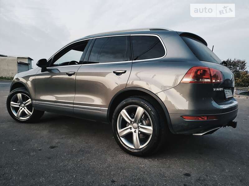 Позашляховик / Кросовер Volkswagen Touareg 2011 в Первомайську