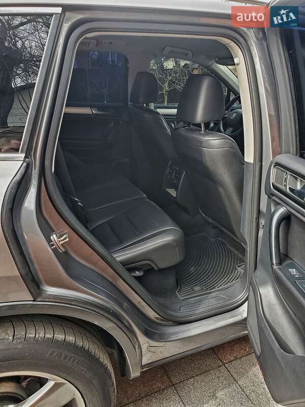 Позашляховик / Кросовер Volkswagen Touareg 2011 в Первомайську