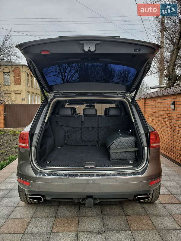 Позашляховик / Кросовер Volkswagen Touareg 2011 в Первомайську