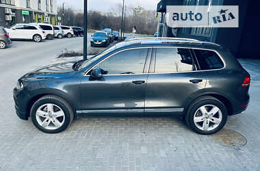 Внедорожник / Кроссовер Volkswagen Touareg 2014 в Львове