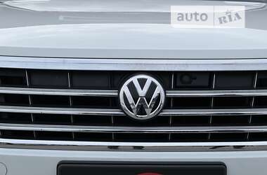 Позашляховик / Кросовер Volkswagen Touareg 2018 в Мукачевому
