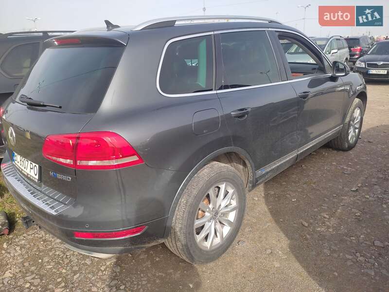 Внедорожник / Кроссовер Volkswagen Touareg 2010 в Львове