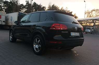 Внедорожник / Кроссовер Volkswagen Touareg 2012 в Киеве