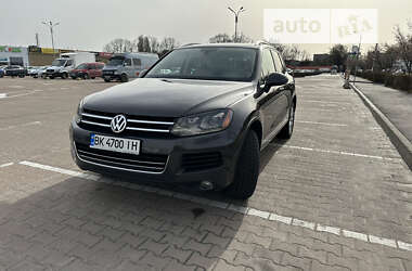 Внедорожник / Кроссовер Volkswagen Touareg 2012 в Житомире