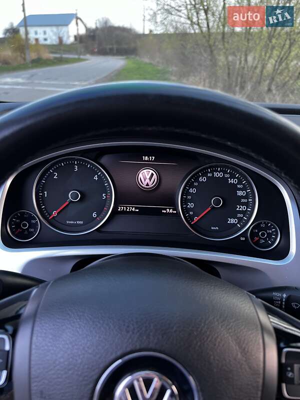 Позашляховик / Кросовер Volkswagen Touareg 2011 в Городенці
