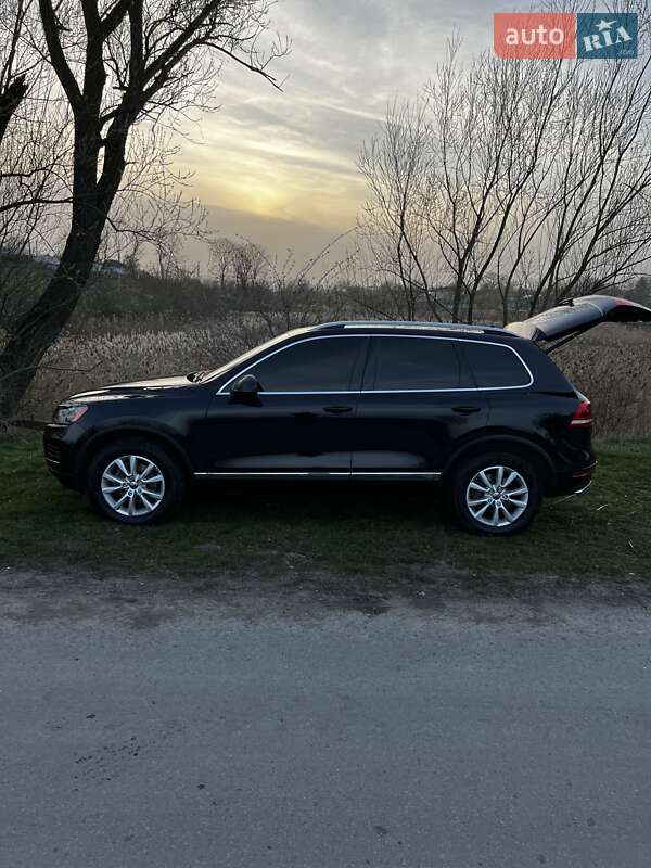 Позашляховик / Кросовер Volkswagen Touareg 2011 в Городенці
