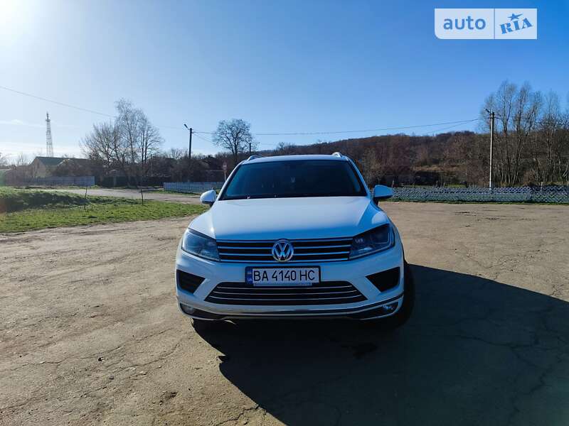 Позашляховик / Кросовер Volkswagen Touareg 2015 в Балті