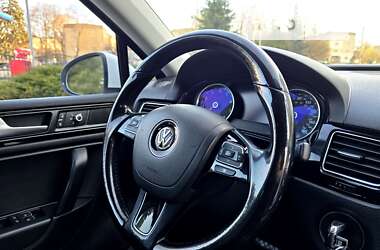 Внедорожник / Кроссовер Volkswagen Touareg 2014 в Полтаве