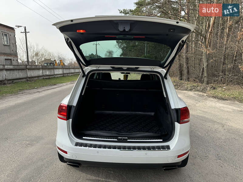 Позашляховик / Кросовер Volkswagen Touareg 2013 в Києві