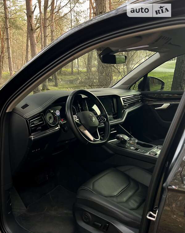 Позашляховик / Кросовер Volkswagen Touareg 2020 в Житомирі