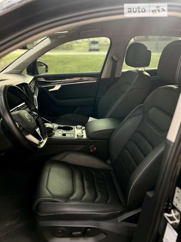 Позашляховик / Кросовер Volkswagen Touareg 2020 в Житомирі