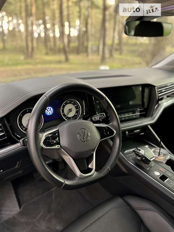 Позашляховик / Кросовер Volkswagen Touareg 2020 в Житомирі