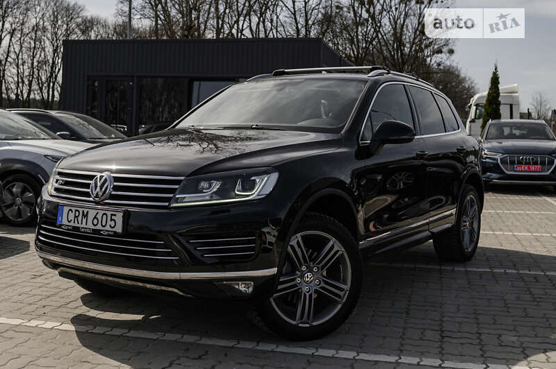 Внедорожник / Кроссовер Volkswagen Touareg 2014 в Львове